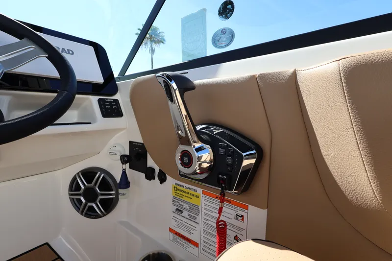 Slide: The Image of Sea Ray SDX 230 Outboard 2026 - 15