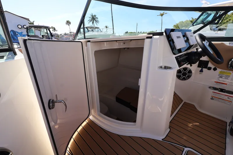 Slide: The Image of Sea Ray SDX 230 Outboard 2026 - 16