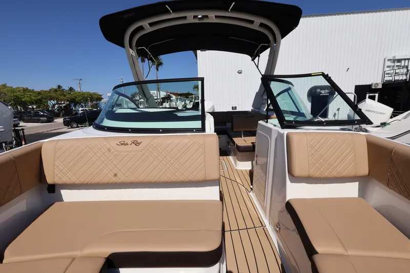 Slide: The Image of Sea Ray SDX 230 Outboard 2026 - 24