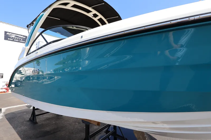 Slide: The Image of Sea Ray SDX 230 Outboard 2026 - 6