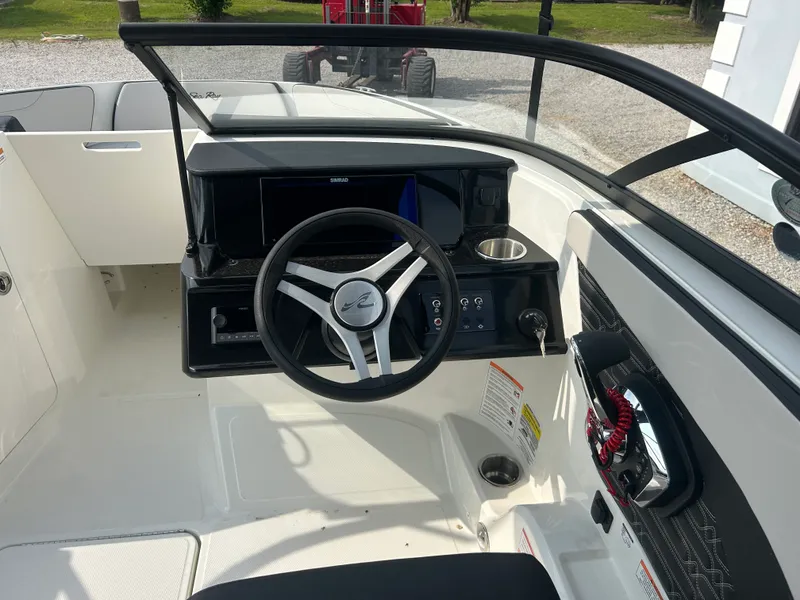 Slide: The Image of Sea Ray SPX 210 Outboard 2026 - 12