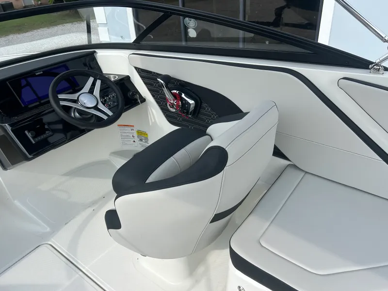 Slide: The Image of Sea Ray SPX 210 Outboard 2026 - 13