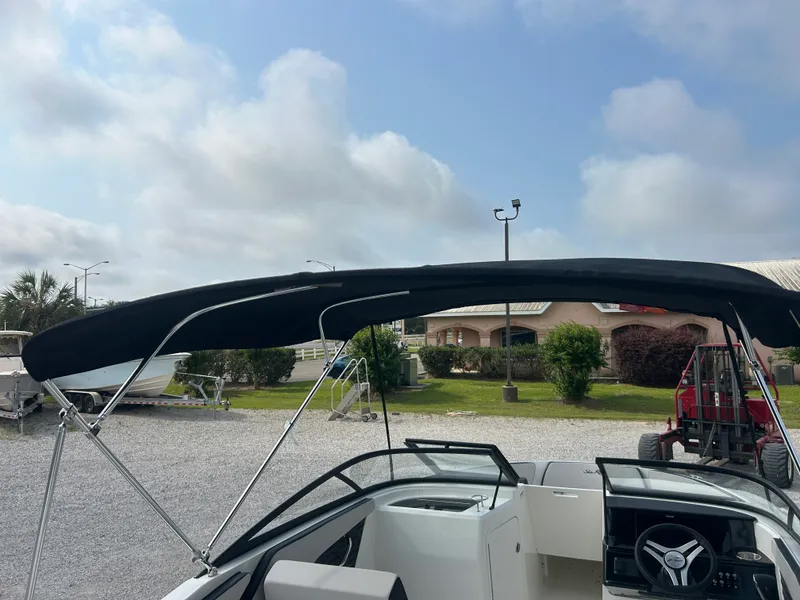 Slide: The Image of Sea Ray SPX 210 Outboard 2026 - 19