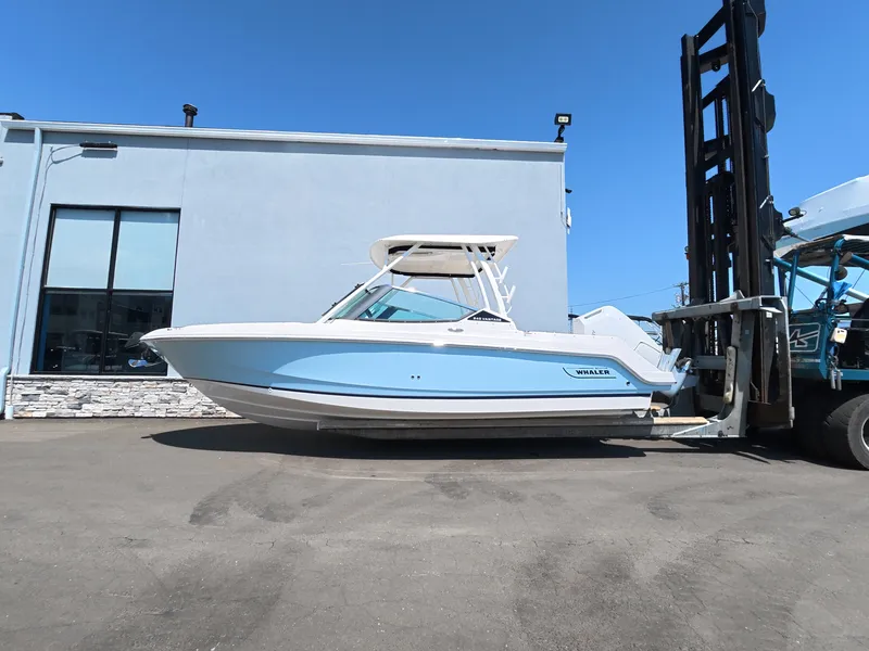 The Image of Boston Whaler 240 Vantage 2026 - 0