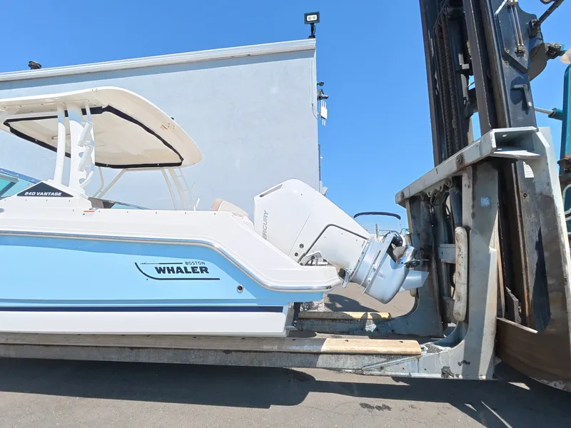 Slide: The Image of Boston Whaler 240 Vantage 2026 - 2