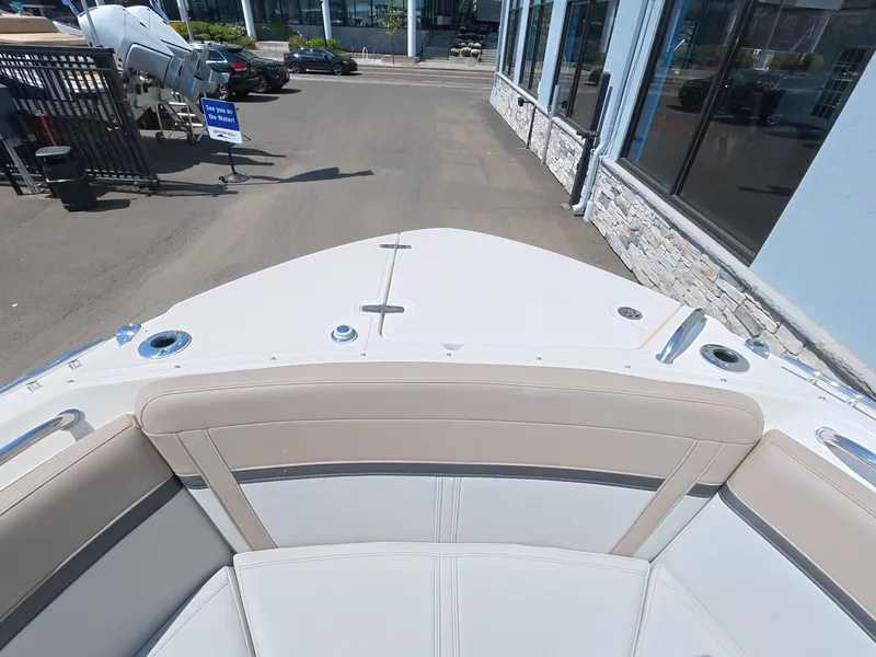 Slide: The Image of Boston Whaler 240 Vantage 2026 - 35