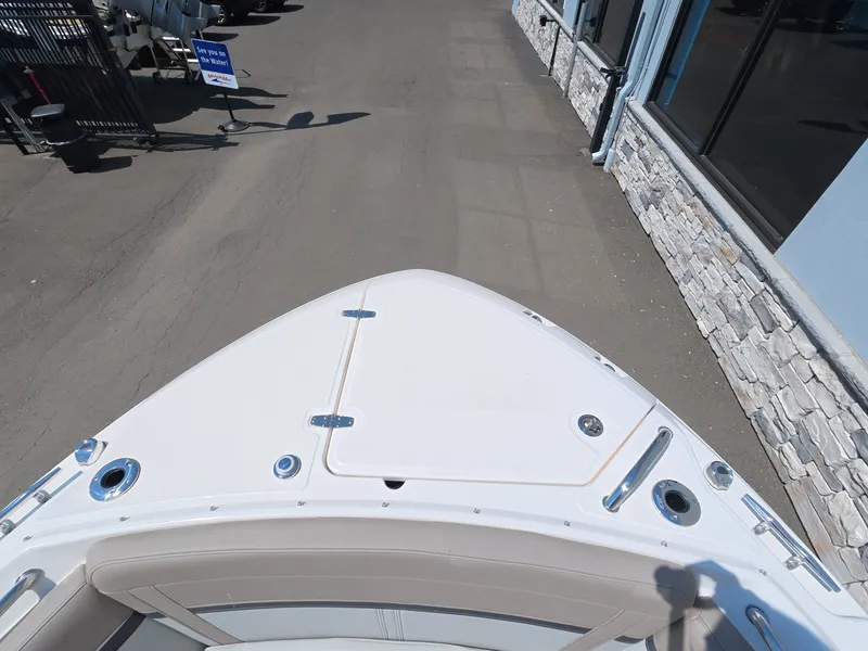 Slide: The Image of Boston Whaler 240 Vantage 2026 - 36