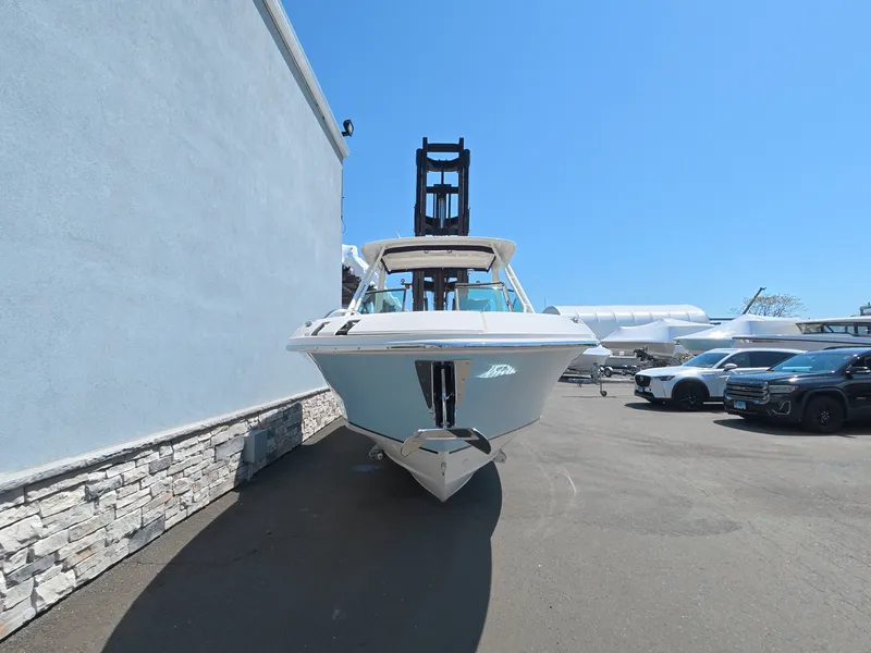 Slide: The Image of Boston Whaler 240 Vantage 2026 - 41