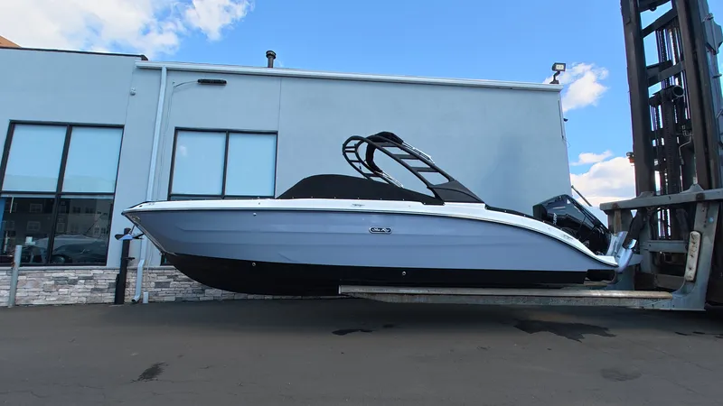 The Image of Sea Ray SDX 270 Outboard 2026 - 0