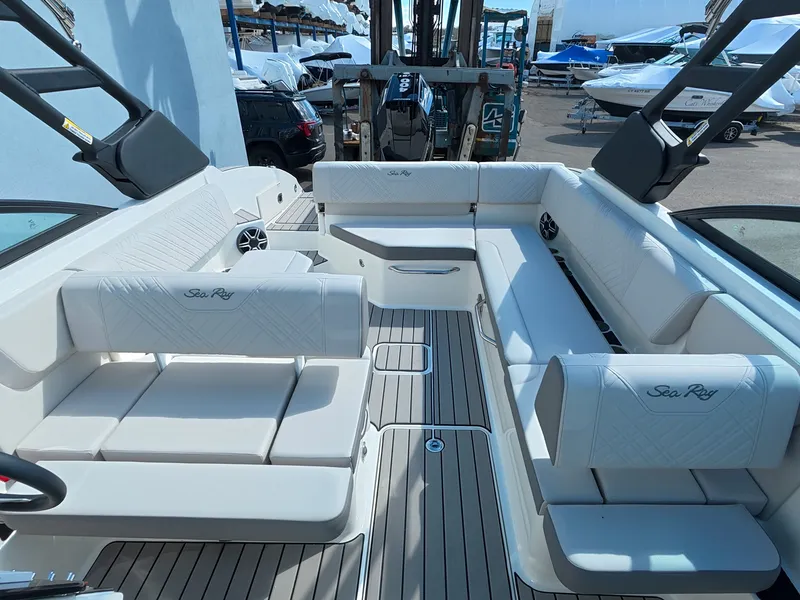Slide: The Image of Sea Ray SDX 270 Outboard 2026 - 25