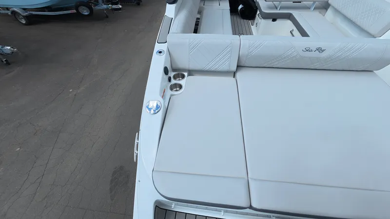 Slide: The Image of Sea Ray SDX 270 Outboard 2026 - 10