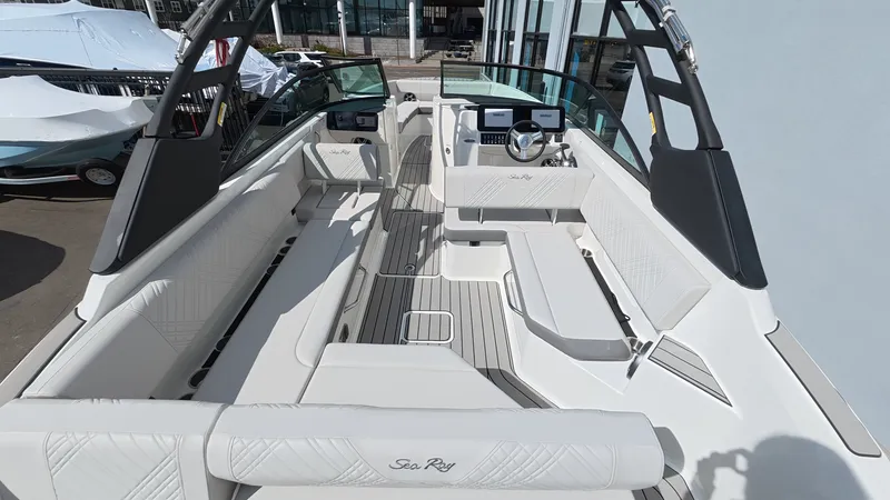 Slide: The Image of Sea Ray SDX 270 Outboard 2026 - 14