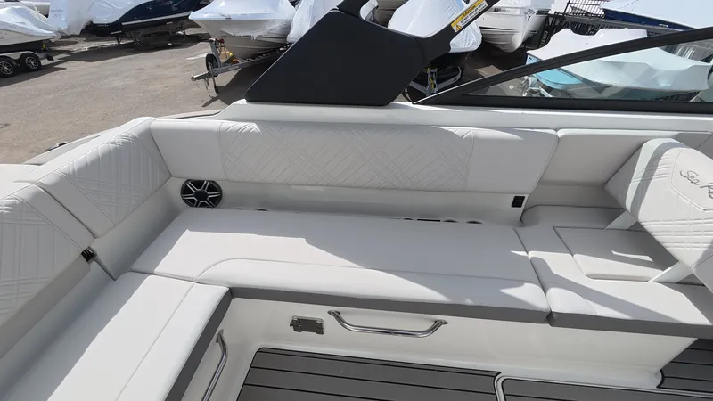 Slide: The Image of Sea Ray SDX 270 Outboard 2026 - 19
