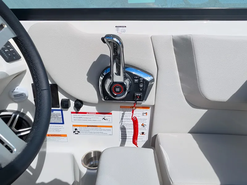 Slide: The Image of Sea Ray SDX 270 Outboard 2026 - 41