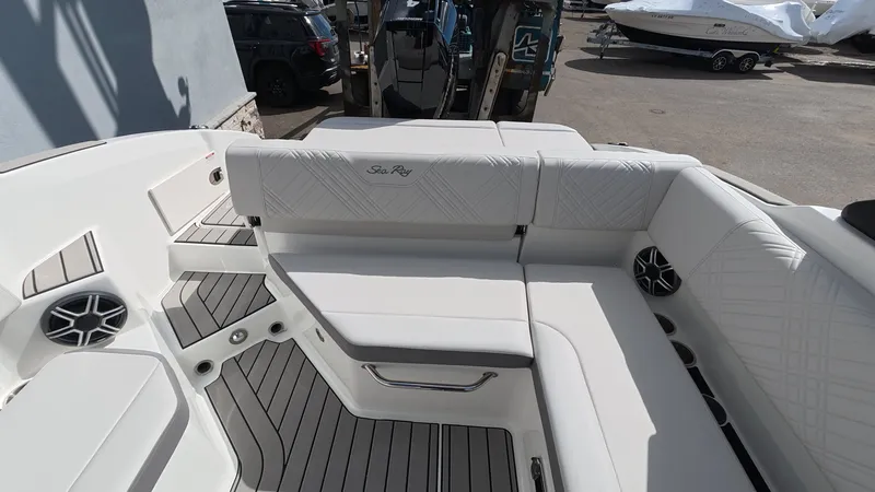 Slide: The Image of Sea Ray SDX 270 Outboard 2026 - 20