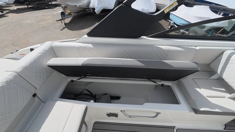 Slide: The Image of Sea Ray SDX 270 Outboard 2026 - 22