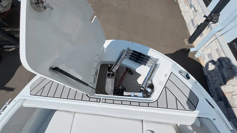 Slide: The Image of Sea Ray SDX 270 Outboard 2026 - 50