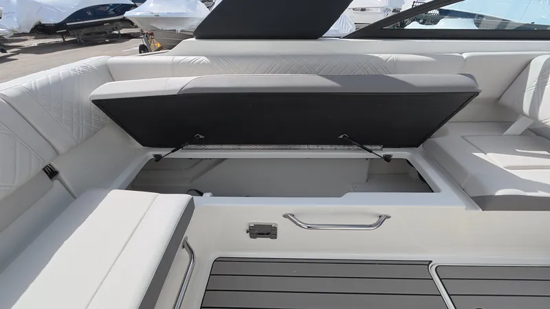 Slide: The Image of Sea Ray SDX 270 Outboard 2026 - 23