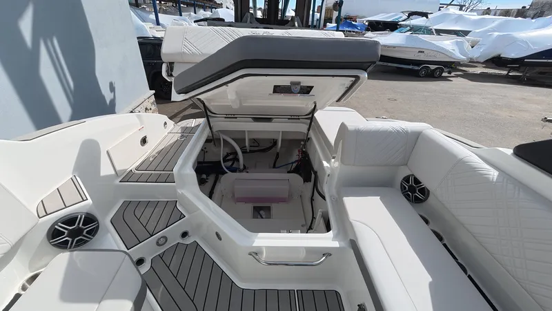 Slide: The Image of Sea Ray SDX 270 Outboard 2026 - 24