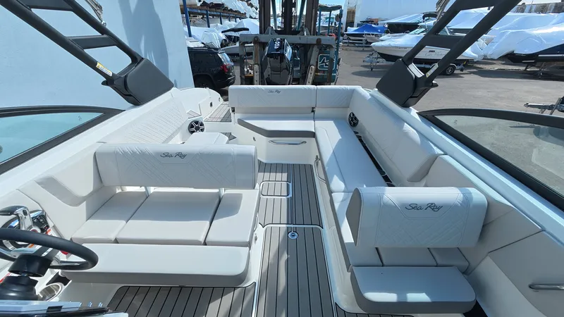 Slide: The Image of Sea Ray SDX 270 Outboard 2026 - 28