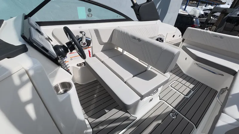 Slide: The Image of Sea Ray SDX 270 Outboard 2026 - 29