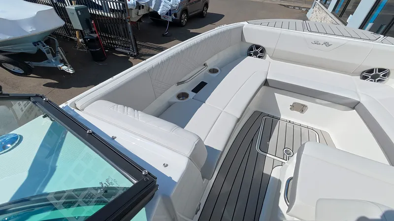 Slide: The Image of Sea Ray SDX 270 Outboard 2026 - 43