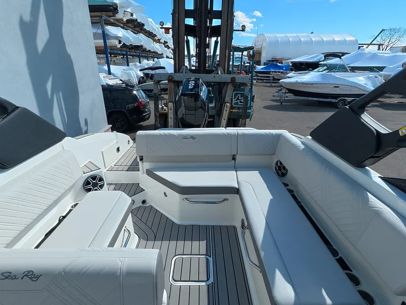 Slide: The Image of Sea Ray SDX 270 Outboard 2026 - 16