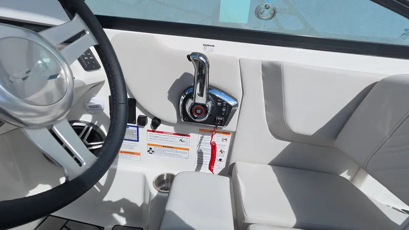 Slide: The Image of Sea Ray SDX 270 Outboard 2026 - 31