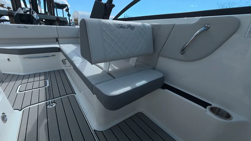Slide: The Image of Sea Ray SDX 270 Outboard 2026 - 35