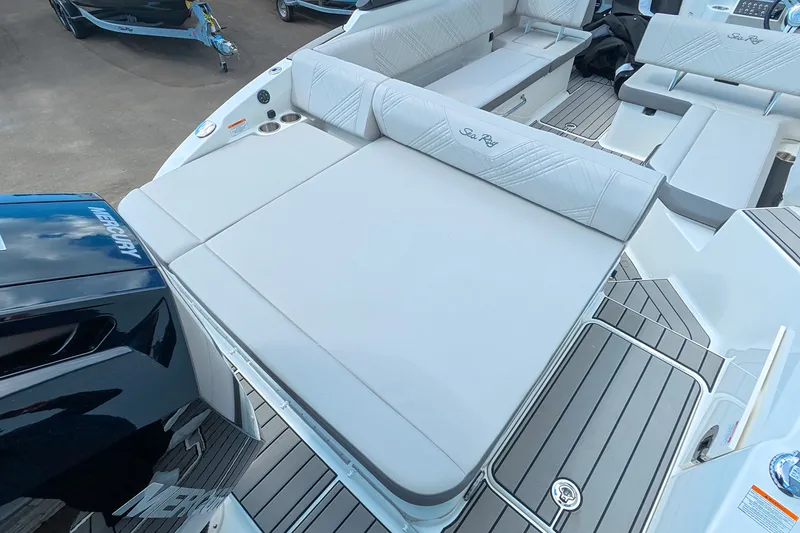 Slide: The Image of Sea Ray SDX 270 Outboard 2026 - 8