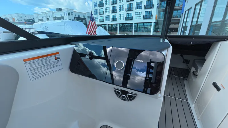 Slide: The Image of Sea Ray SDX 270 Outboard 2026 - 37