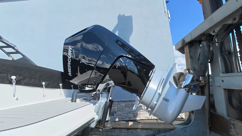 Slide: The Image of Sea Ray SDX 270 Outboard 2026 - 4