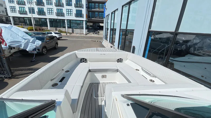 Slide: The Image of Sea Ray SDX 270 Outboard 2026 - 47