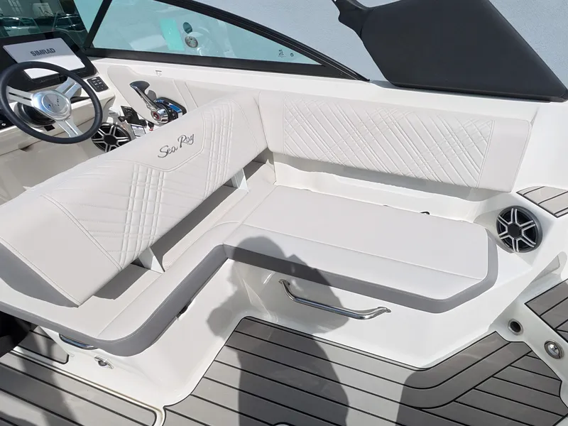 Slide: The Image of Sea Ray SDX 270 Outboard 2026 - 22
