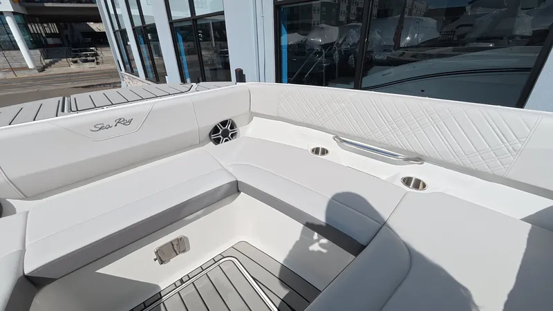Slide: The Image of Sea Ray SDX 270 Outboard 2026 - 52