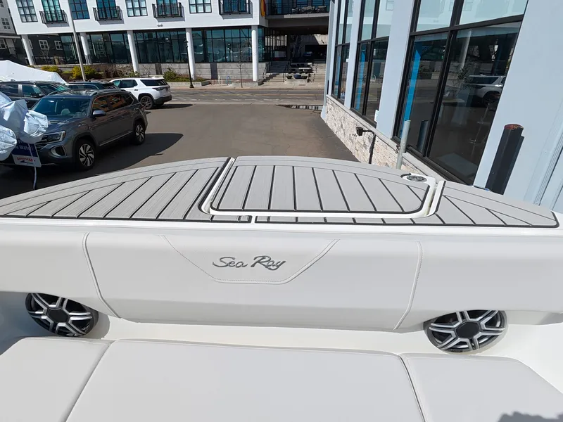 Slide: The Image of Sea Ray SDX 270 Outboard 2026 - 49