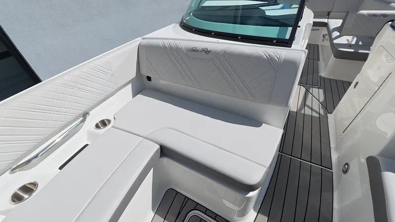 Slide: The Image of Sea Ray SDX 270 Outboard 2026 - 54