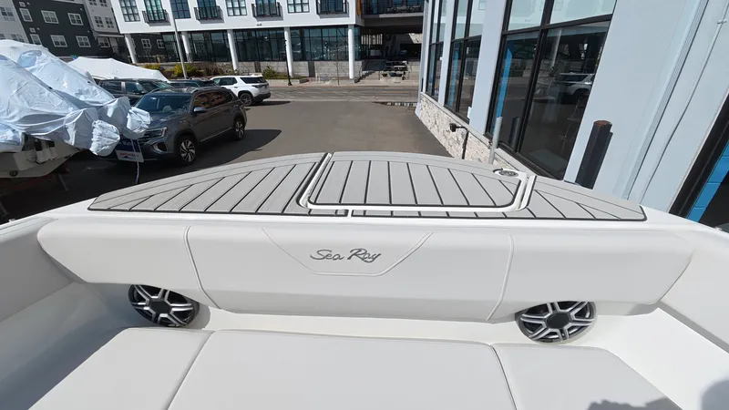 Slide: The Image of Sea Ray SDX 270 Outboard 2026 - 55