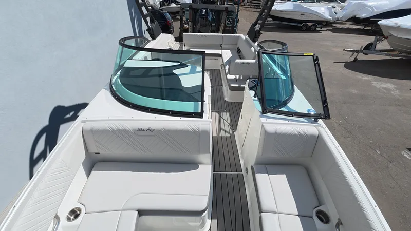 Slide: The Image of Sea Ray SDX 270 Outboard 2026 - 59