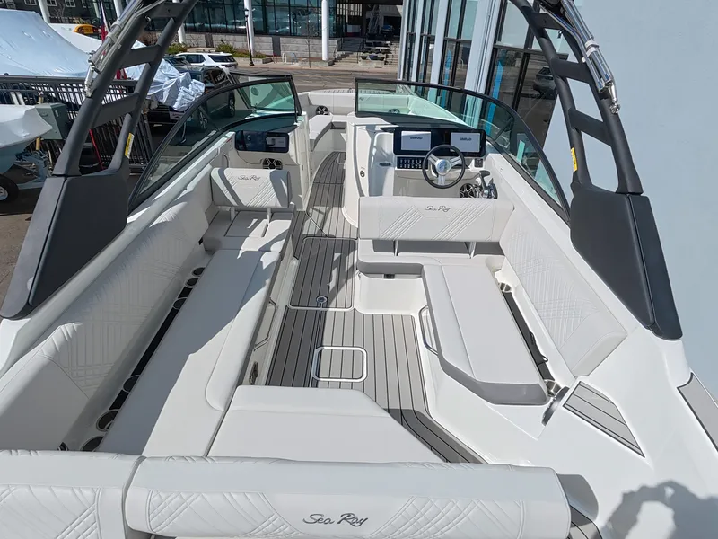 Slide: The Image of Sea Ray SDX 270 Outboard 2026 - 12