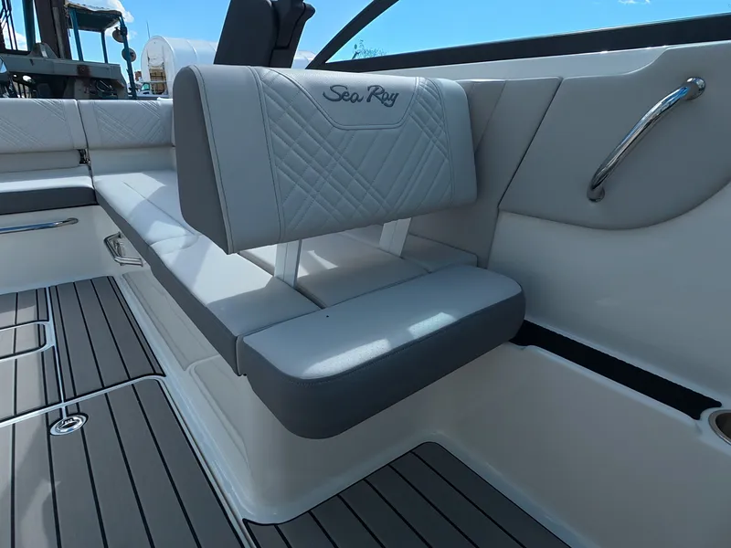 Slide: The Image of Sea Ray SDX 270 Outboard 2026 - 29