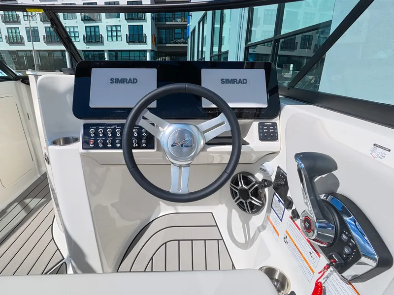 Slide: The Image of Sea Ray SDX 270 Outboard 2026 - 40