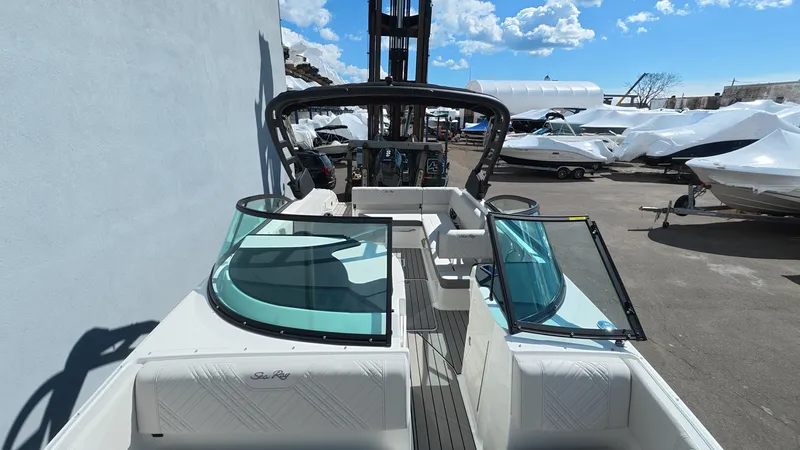 Slide: The Image of Sea Ray SDX 270 Outboard 2026 - 60