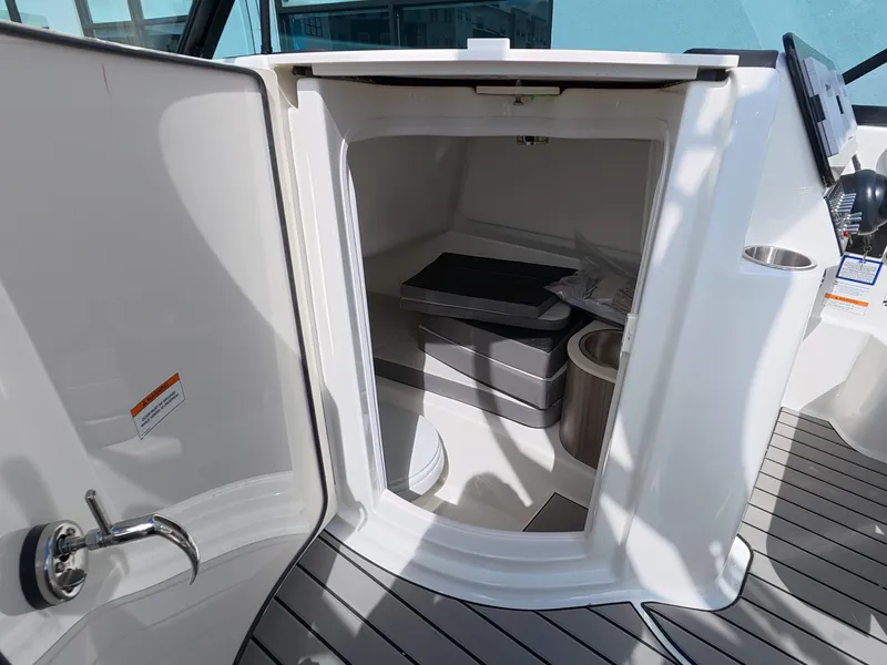 Slide: The Image of Sea Ray SDX 270 Outboard 2026 - 35