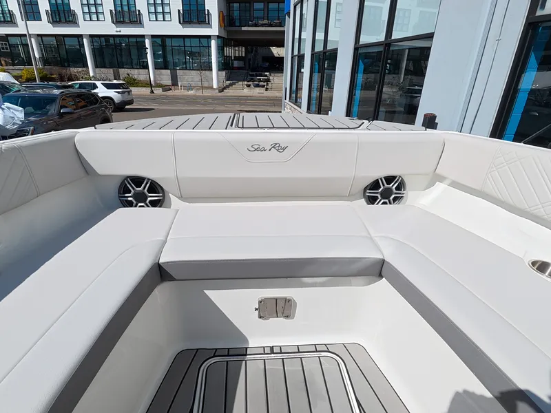 Slide: The Image of Sea Ray SDX 270 Outboard 2026 - 46