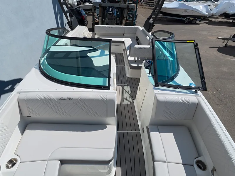 Slide: The Image of Sea Ray SDX 270 Outboard 2026 - 42