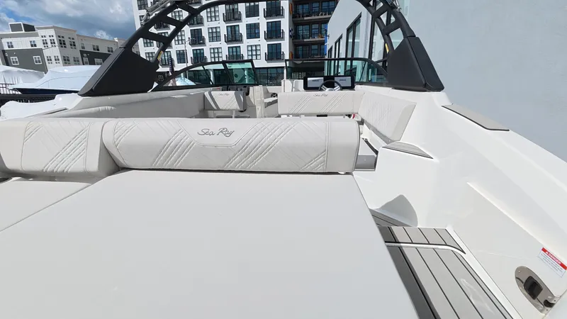 Slide: The Image of Sea Ray SDX 270 Outboard 2026 - 8