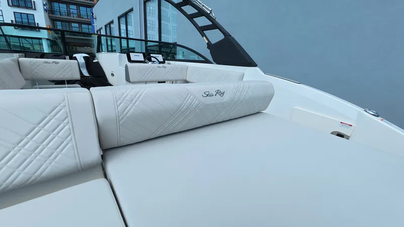 Slide: The Image of Sea Ray SDX 270 Outboard 2026 - 9