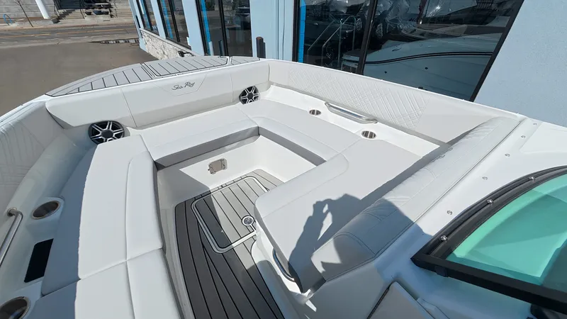 Slide: The Image of Sea Ray SDX 270 Outboard 2026 - 45