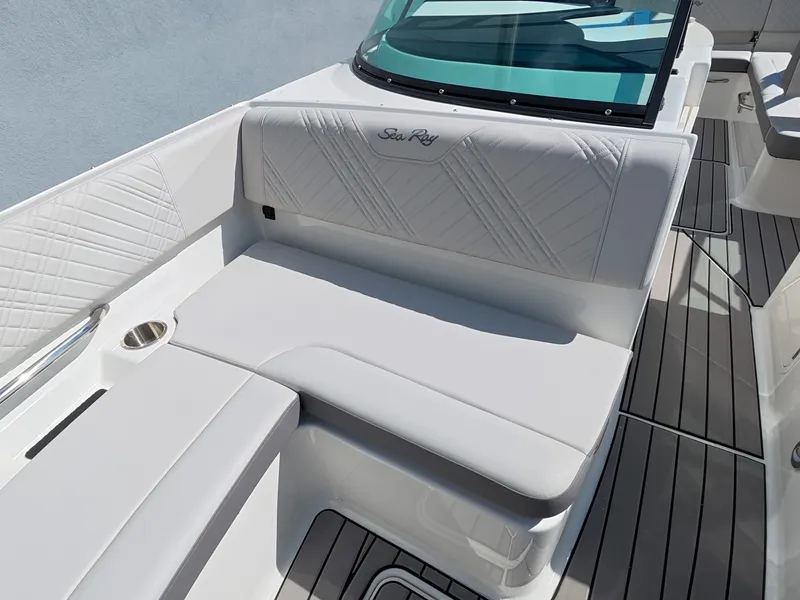 Slide: The Image of Sea Ray SDX 270 Outboard 2026 - 47